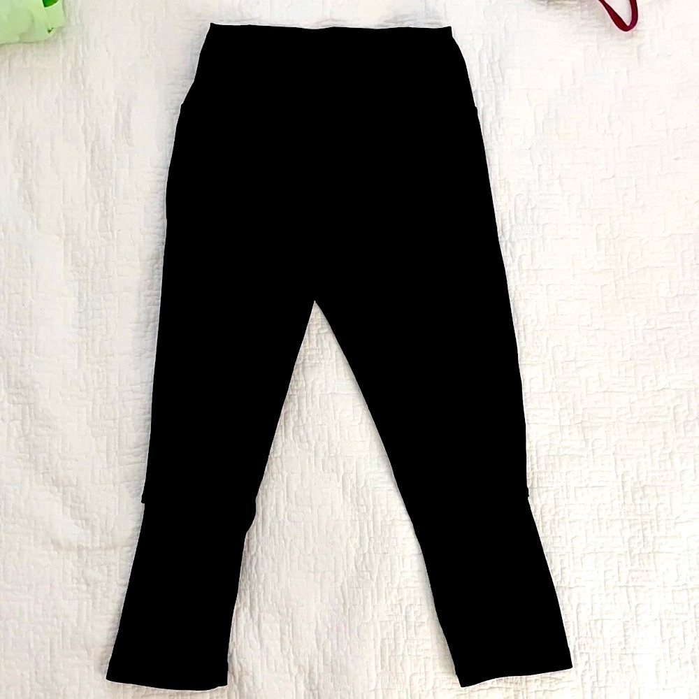 C&C Capri Leggings cut out knees